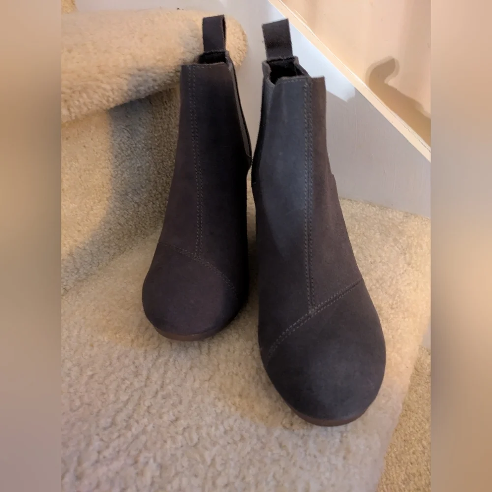 Tom's Kayley Boots Dark Gray 8 NWOB